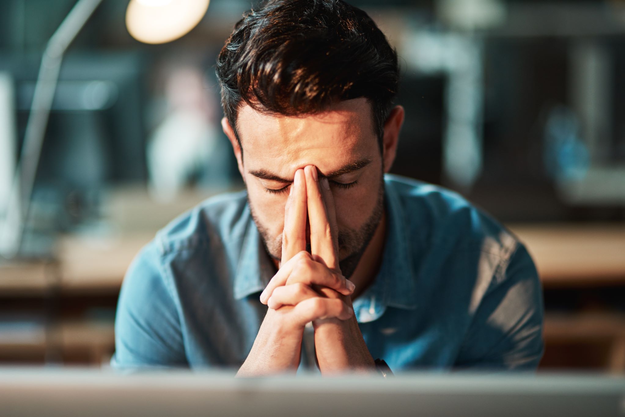 a frustrated man practicing having no fear of failing